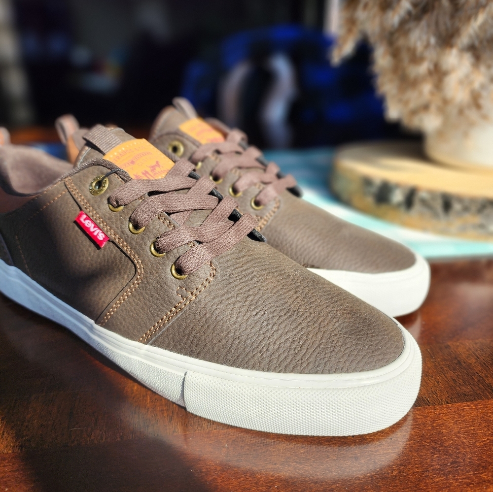 Size 9 Men's Levi's casual shoe *NEW*